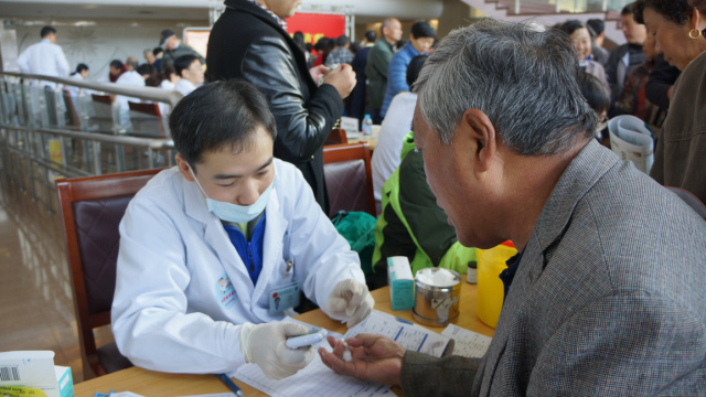 守护甜蜜人生——浦东新区周浦医院2016年世界糖尿病日健康咨询活动纪实